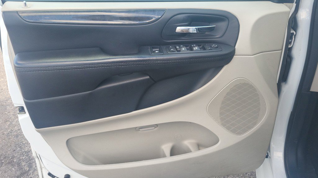 Used 2018 Dodge Grand Caravan SE image 14