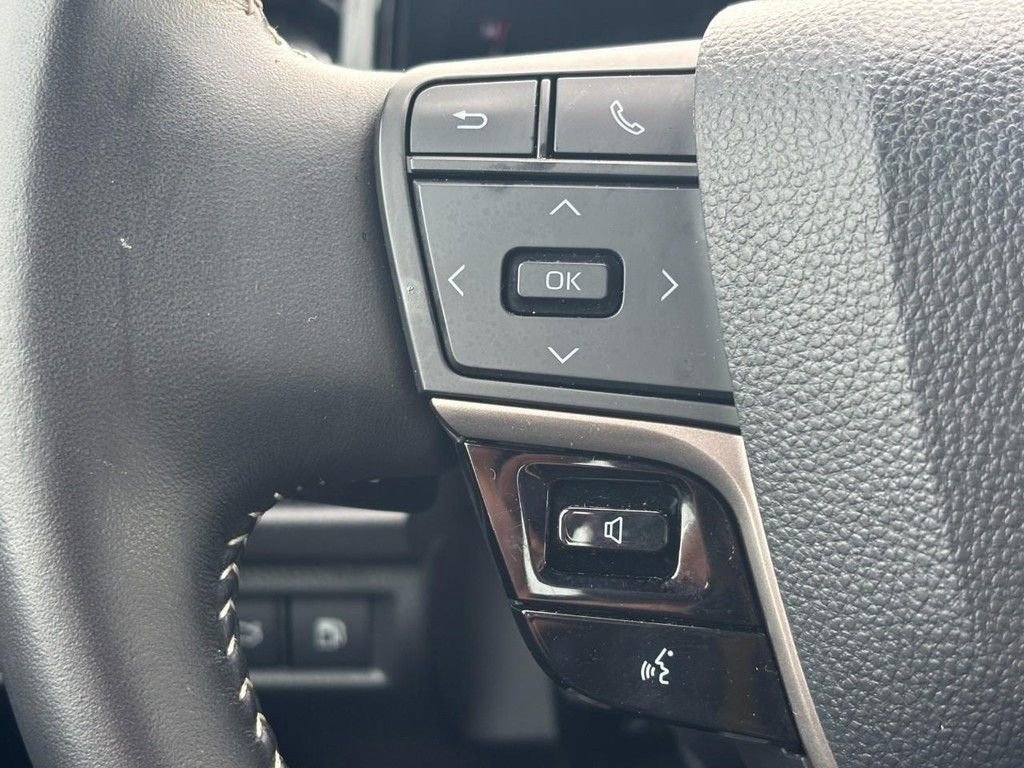 Used 2025 Toyota Camry SE image 26