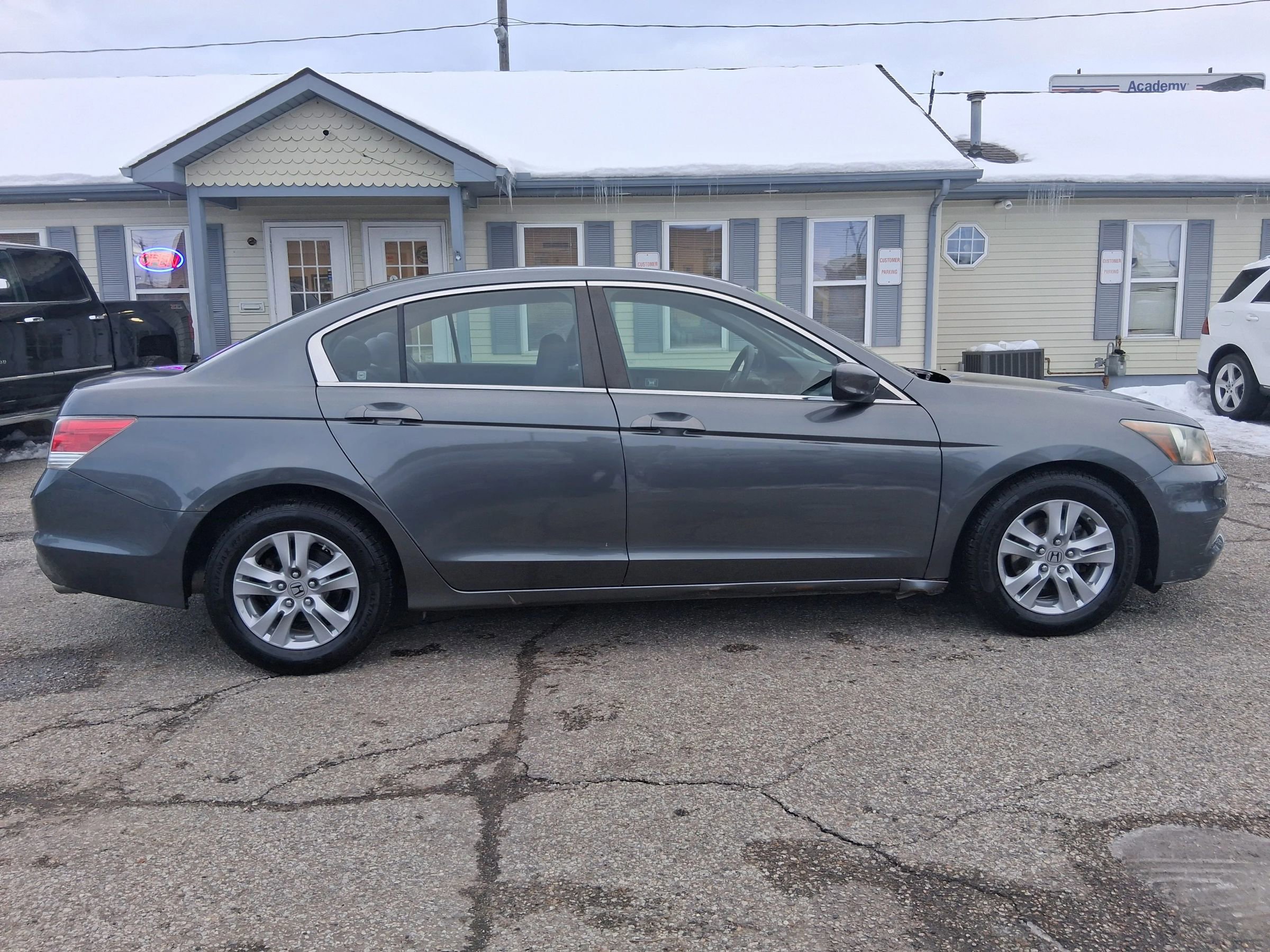 Used 2011 Honda Accord LX-P image 3