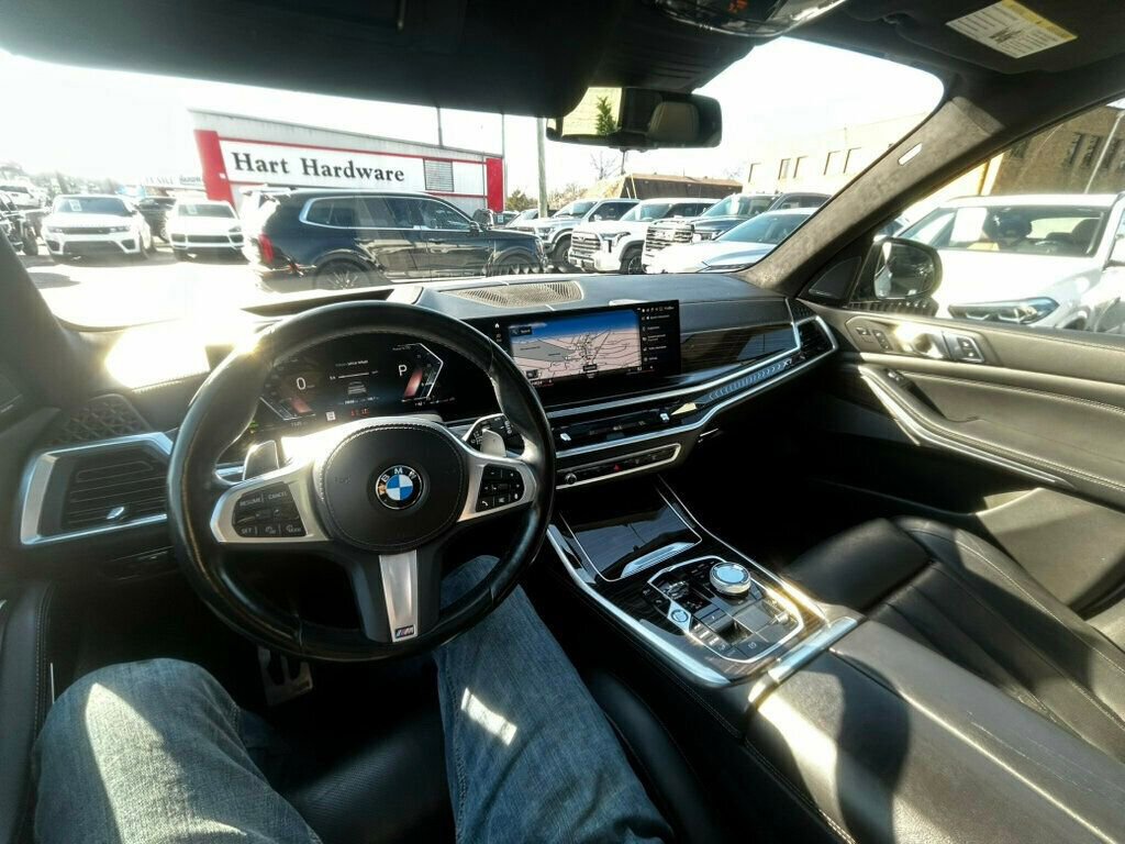 Used 2023 BMW X7 xDrive40i w/ Executive Package image 31