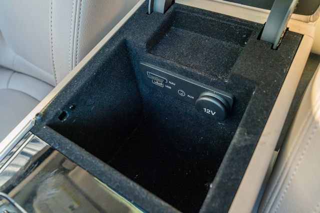 Used 2016 Jaguar XF Premium image 34