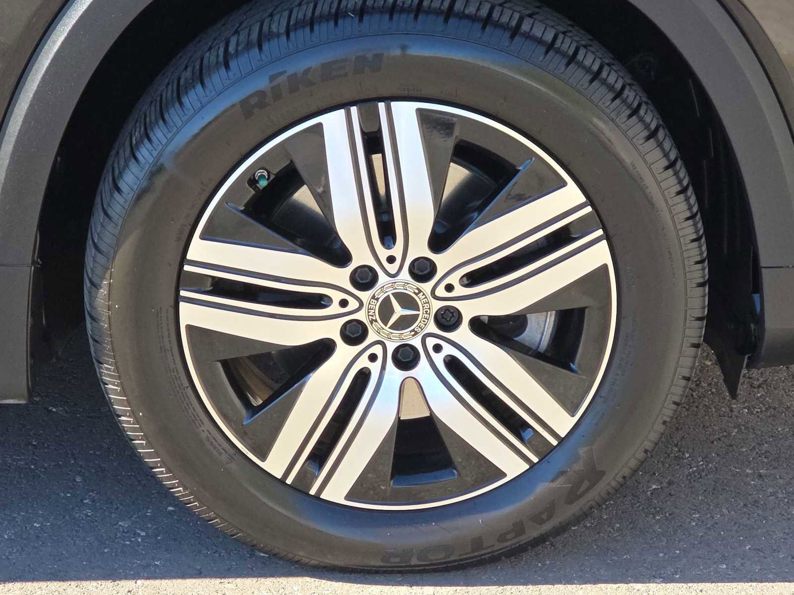 Used 2022 Mercedes-Benz EQB 300 4MATIC w/ Exclusive Package image 12