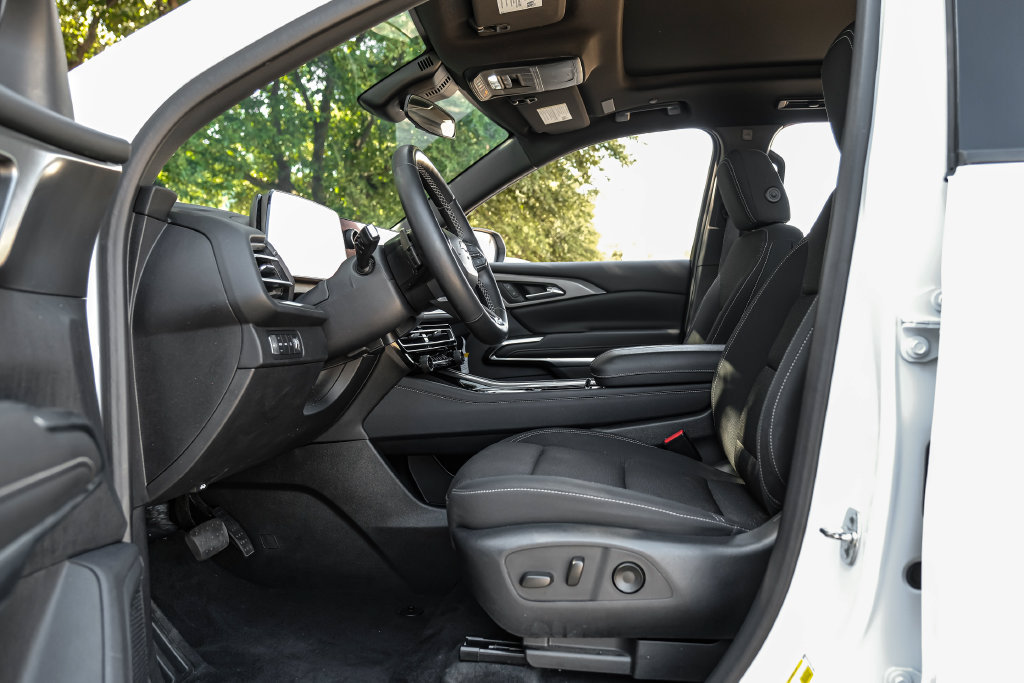 Used 2024 Chevrolet Traverse LT AWD/4WD image 45