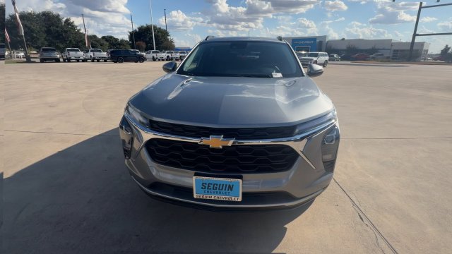 Certified 2026 Chevrolet Trax LT FWD image 3