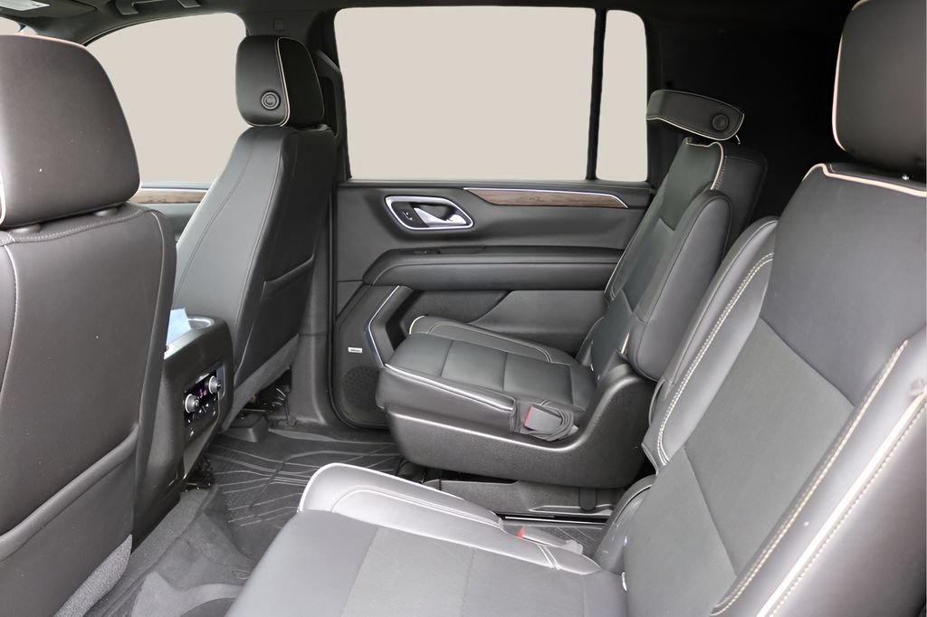 Used 2021 Chevrolet Suburban Premier w/ Premium Package RWD image 17