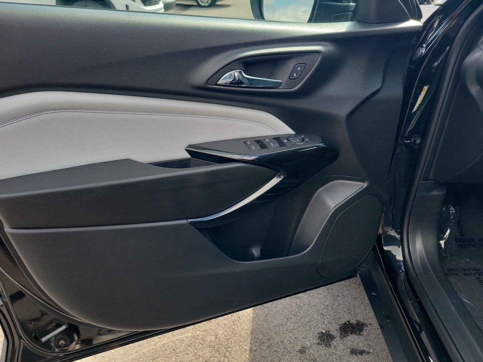 Used 2026 Chevrolet Trax LT FWD image 22