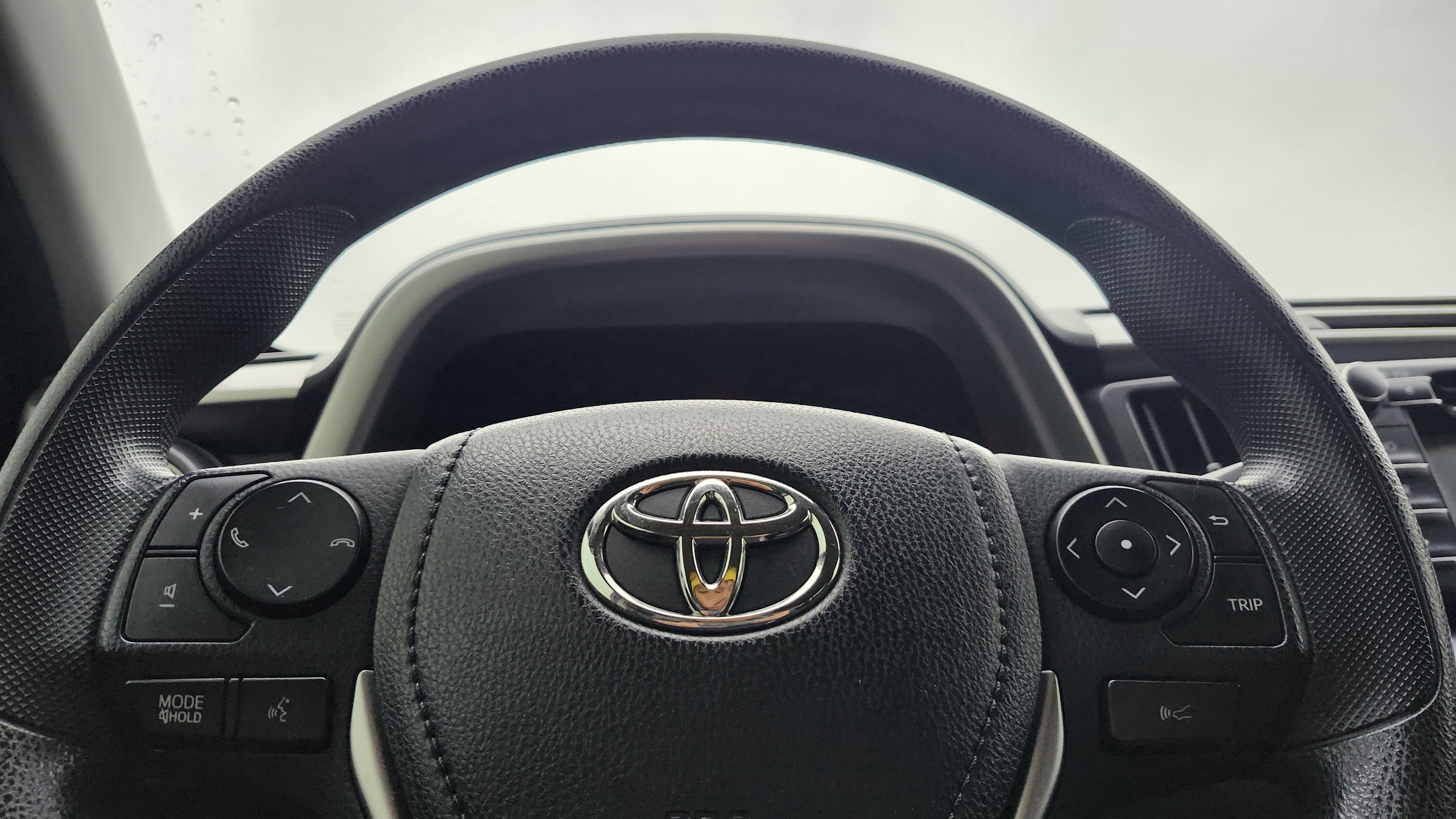 Used 2017 Toyota RAV4 LE image 21