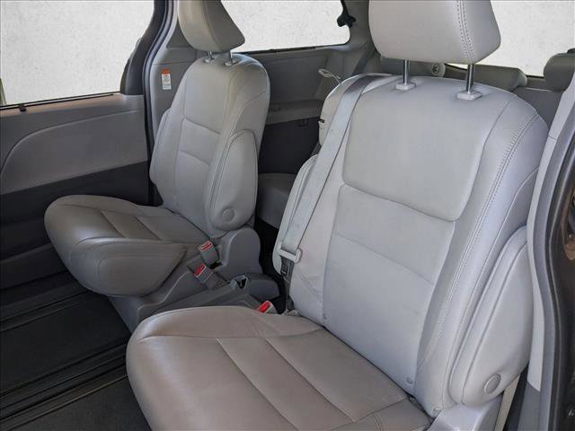 Used 2019 Toyota Sienna XLE w/ XLE Navigation Package FWD image 20