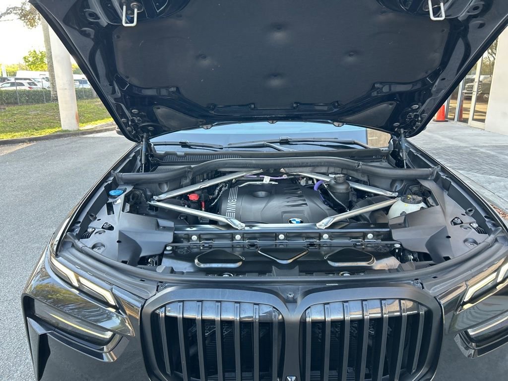 Used 2024 BMW X7 xDrive40i w/ M Sport Package image 12