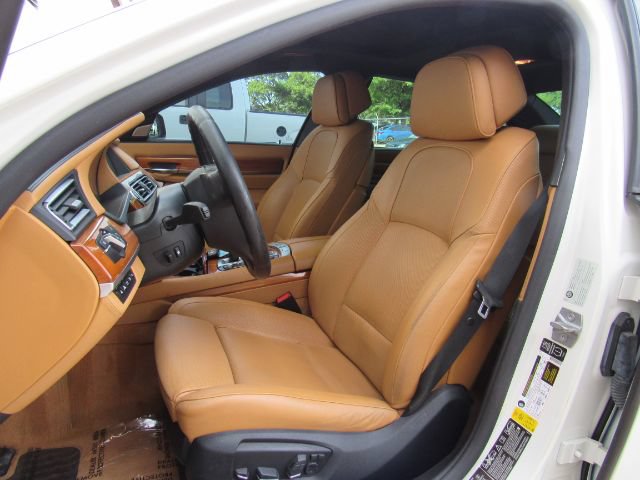 Used 2013 BMW ALPINA B7 xDrive w/ Driver Assistance Pkg AWD/4WD image 17