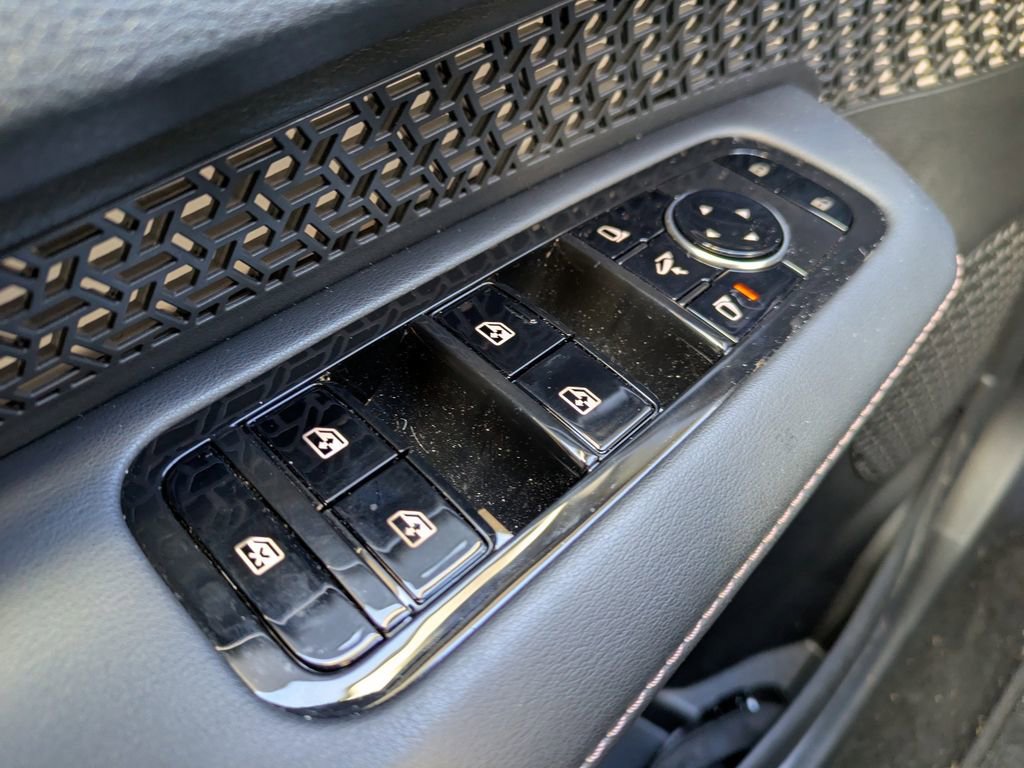 Used 2023 Nissan Ariya AWD image 25