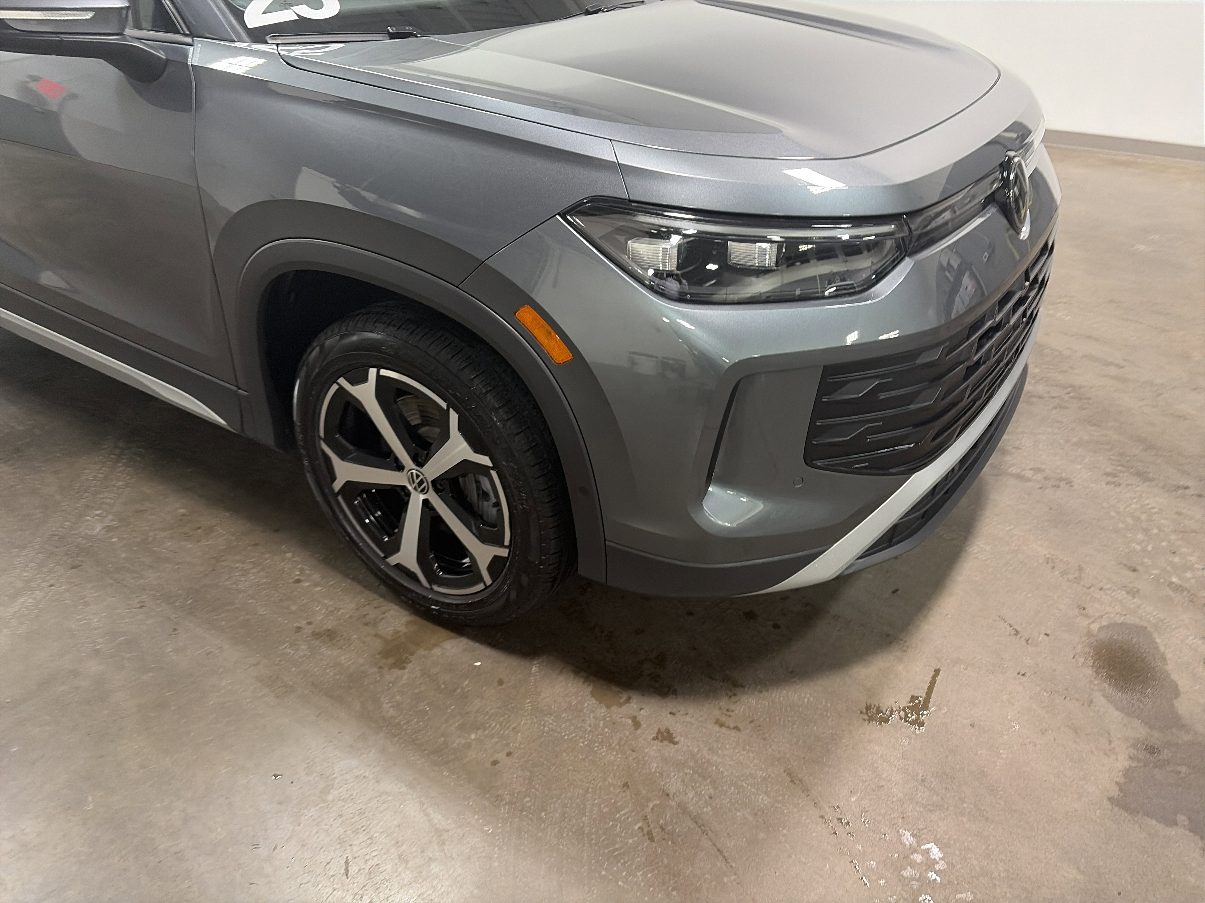 Certified 2025 Volkswagen Tiguan SE image 36