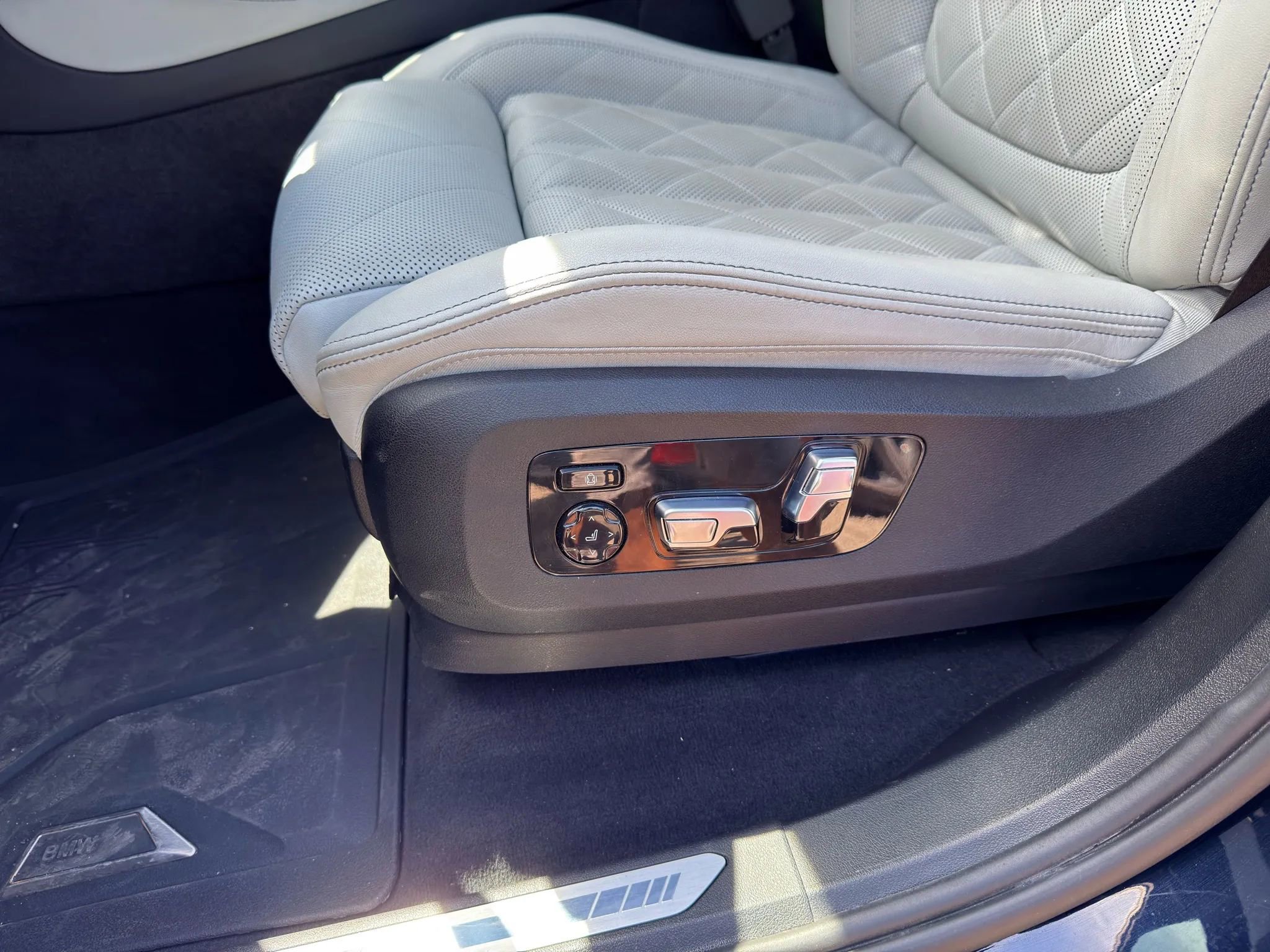 Used 2024 BMW X5 xDrive40i w/ M Sport Package image 38