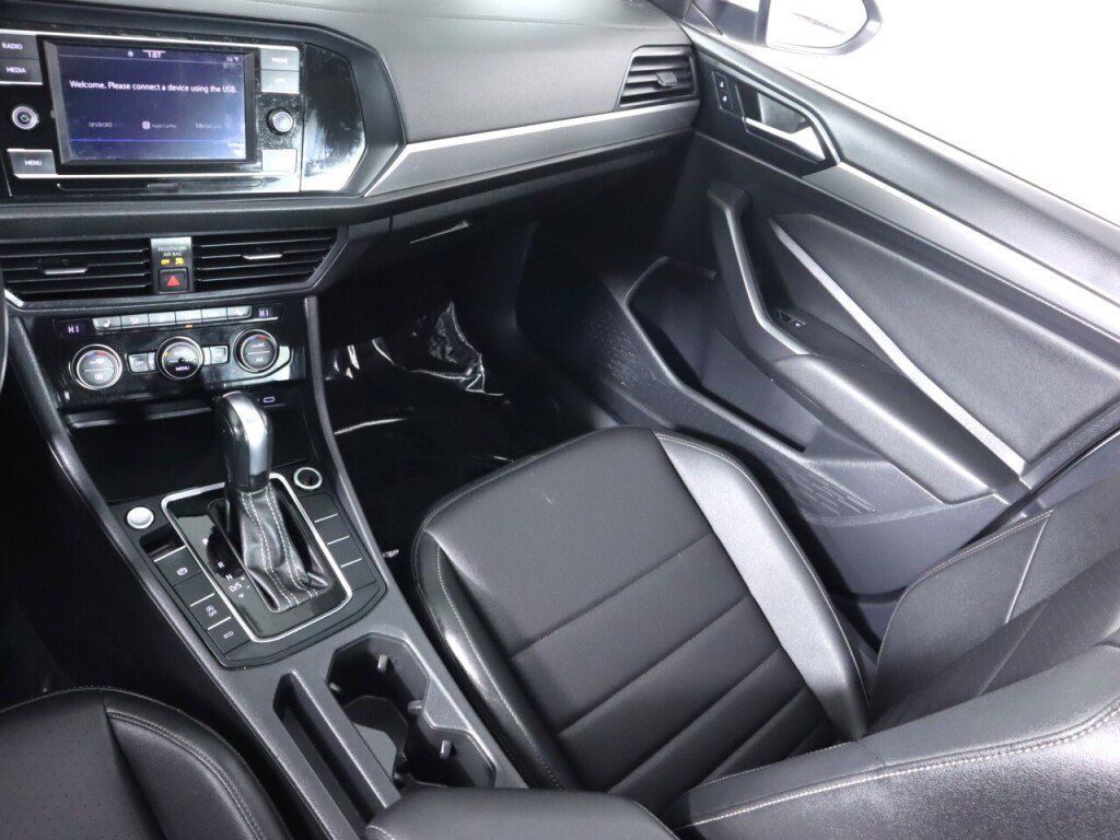 Used 2021 Volkswagen Jetta SE FWD image 32