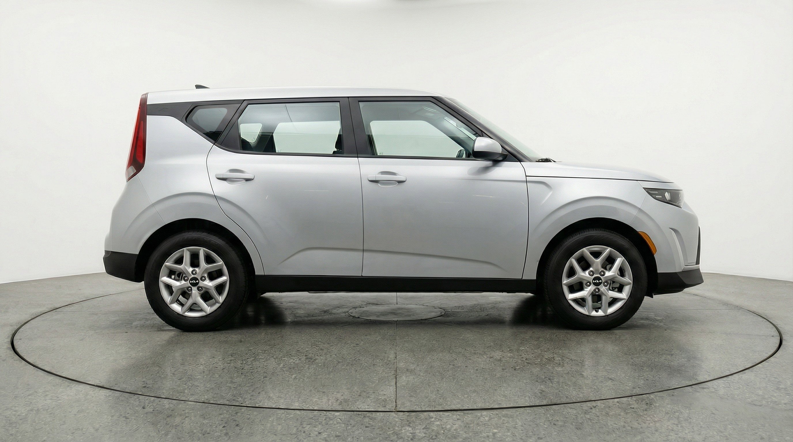 Used 2025 Kia Soul LX w/ LX Technology Package image 9