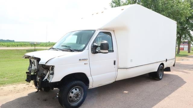 Used 2017 Ford E-350 and Econoline 350 Super Duty image 2