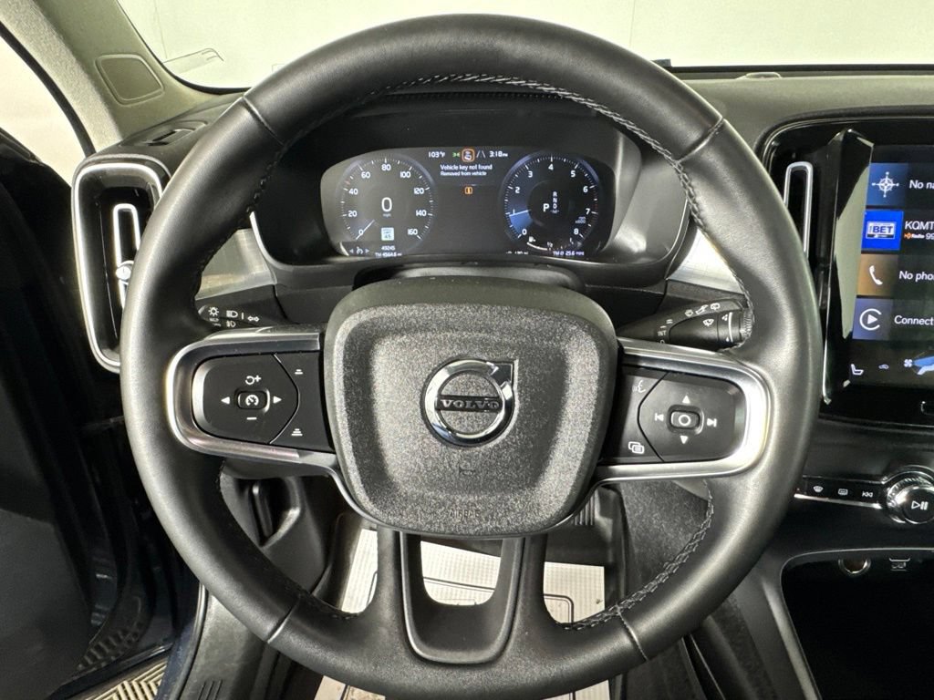 Used 2022 Volvo XC40 T5 Momentum AWD/4WD image 10