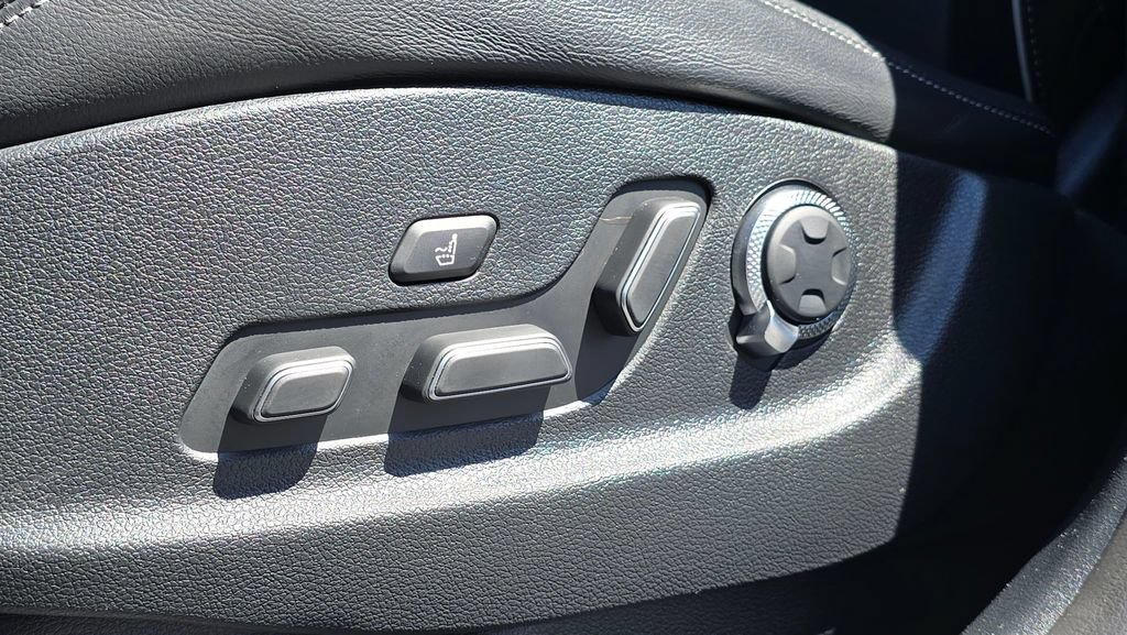 Used 2022 Genesis GV70 3.5T Sport AWD/4WD image 23