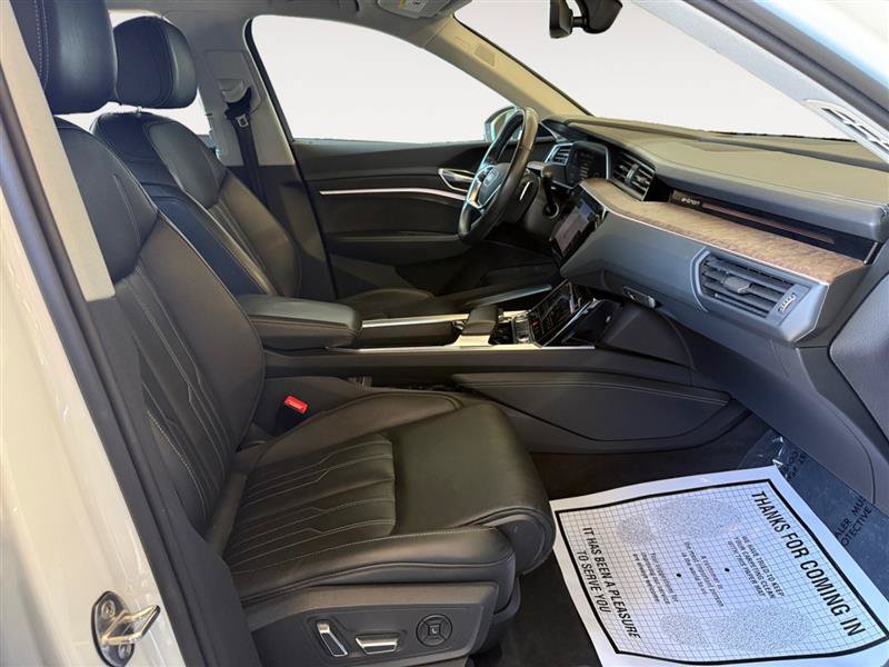 Used 2019 Audi e-tron Prestige w/ Prestige Package AWD/4WD image 18