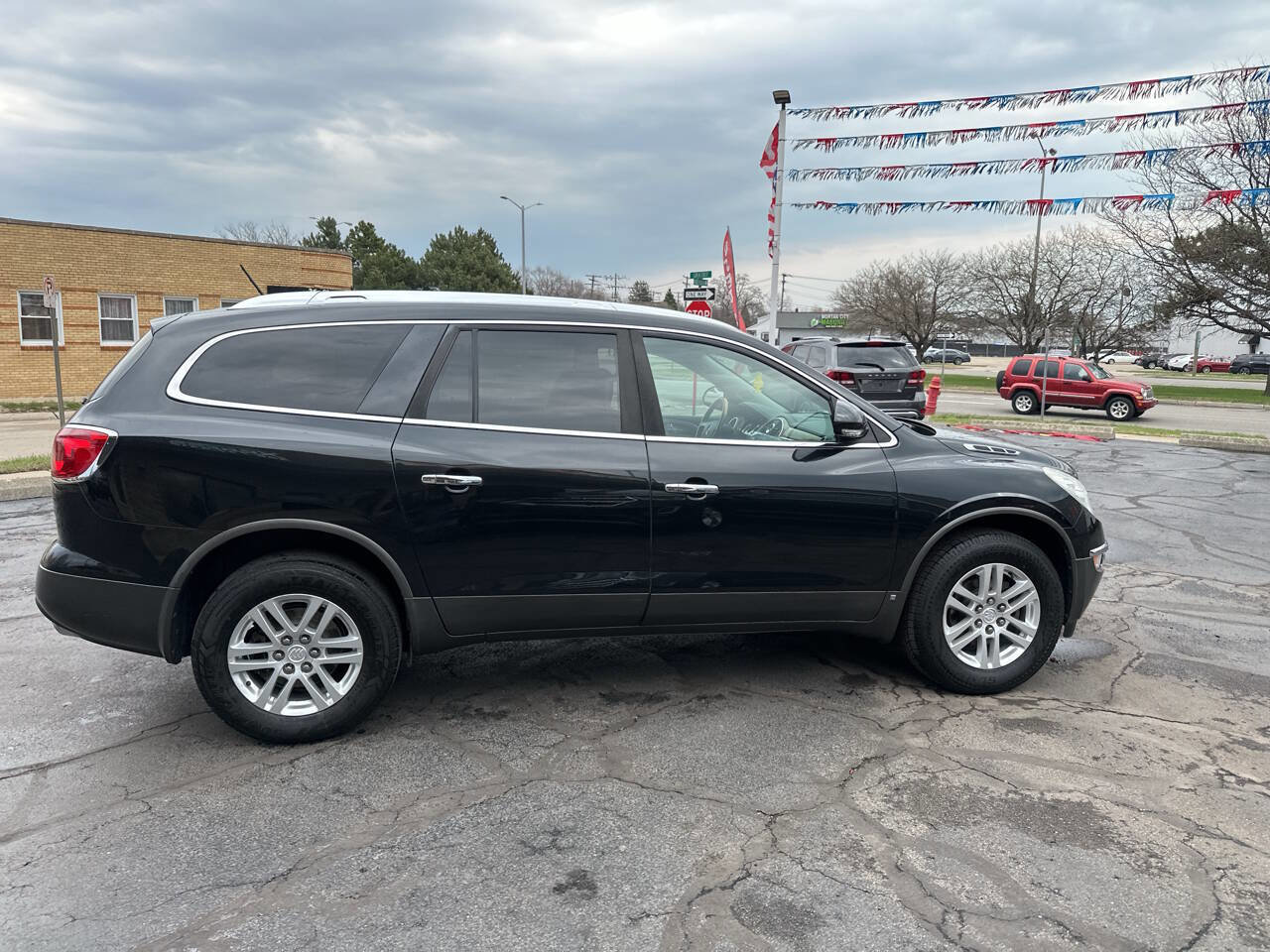 Used 2009 Buick Enclave CX w/ Driver Confidence Package image 5