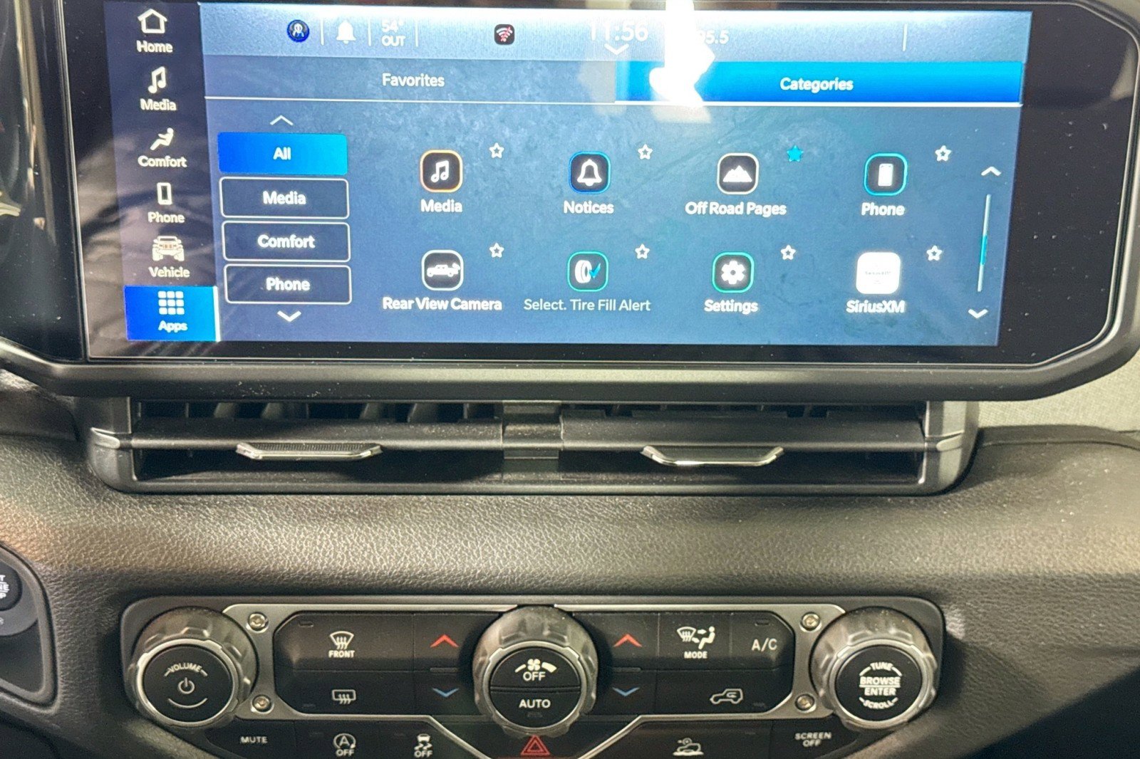 Used 2025 Jeep Gladiator Sport image 13