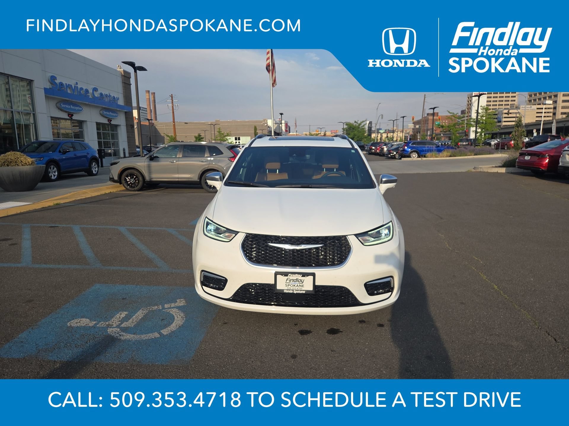 Used 2022 Chrysler Pacifica Pinnacle FWD image 8