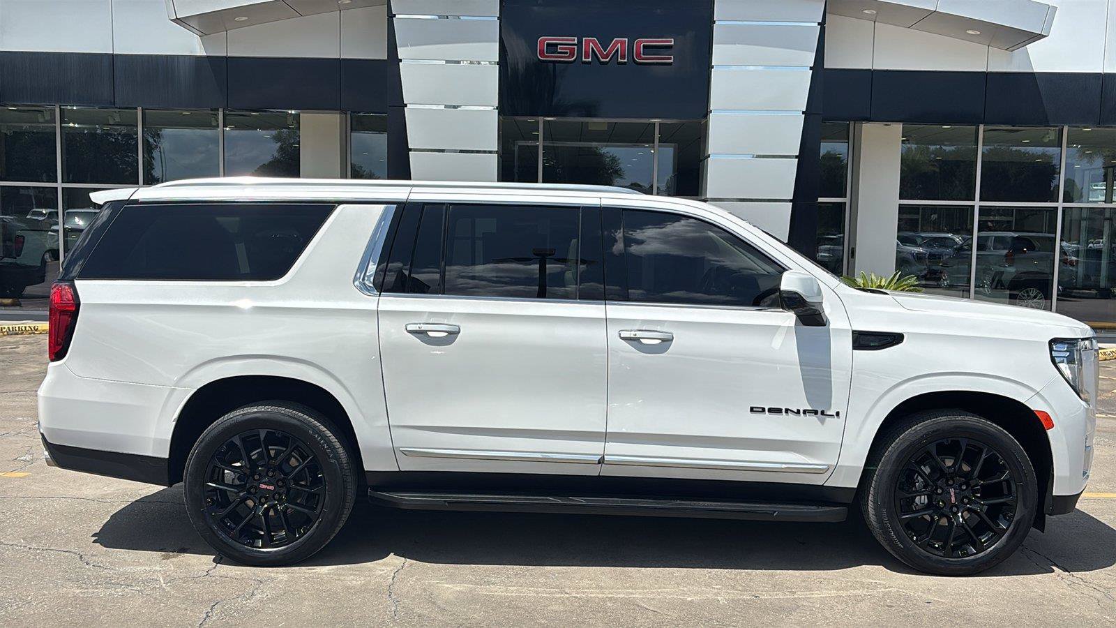 Certified 2023 GMC Yukon XL Denali RWD image 8