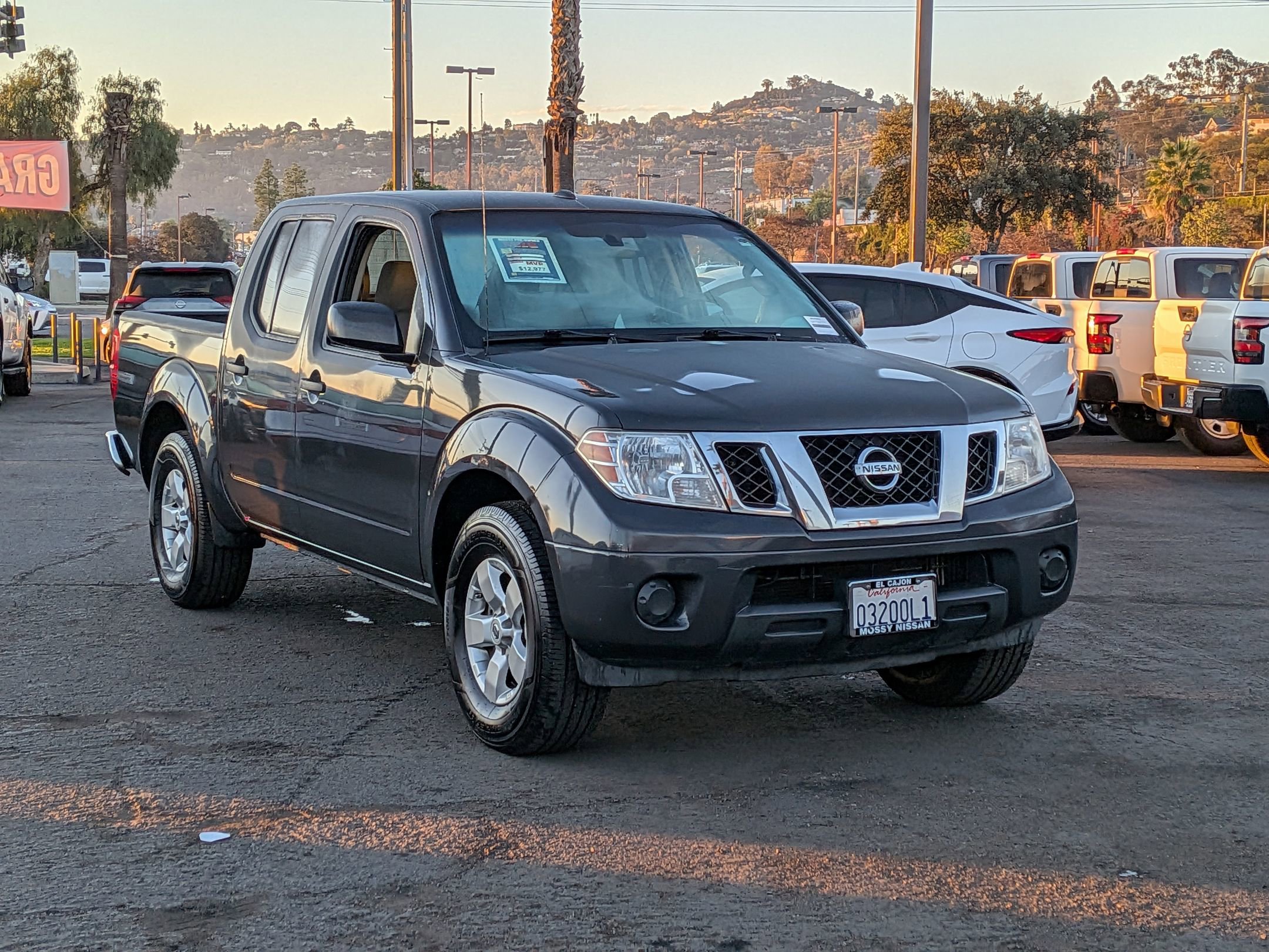 Used 2013 Nissan Frontier SV image 2