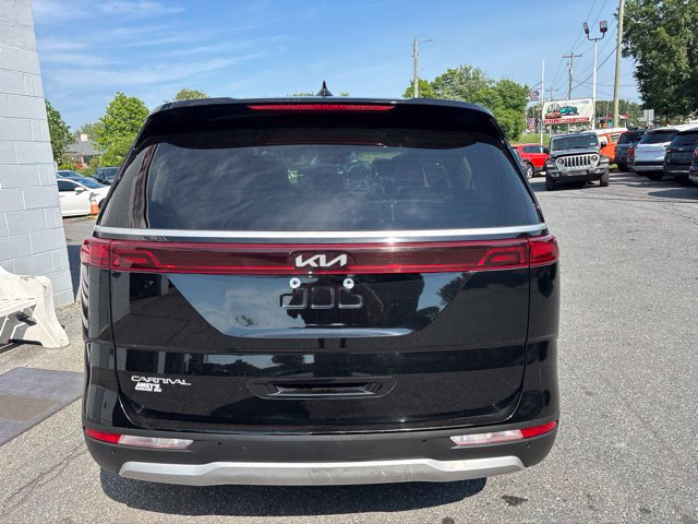 Used 2023 Kia Carnival LX FWD image 5