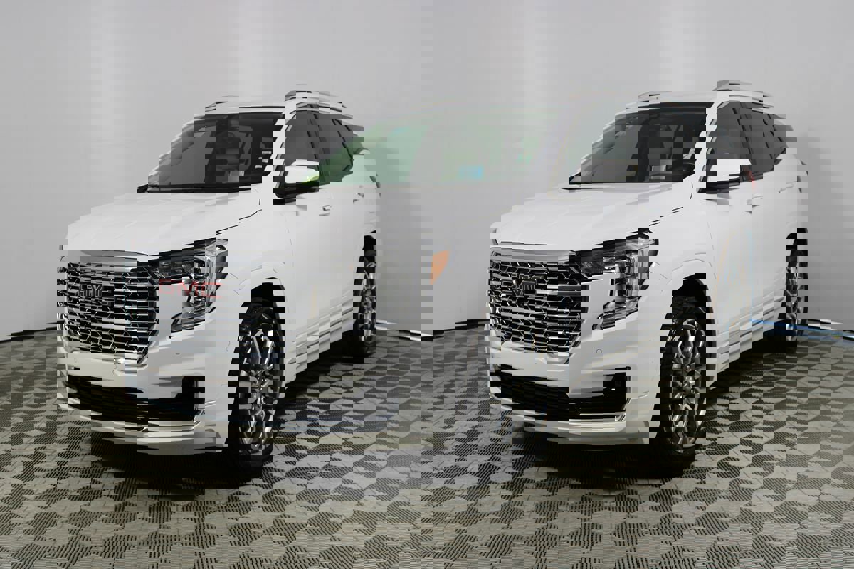 Used 2022 GMC Terrain Denali w/ Denali Premium Package image 3