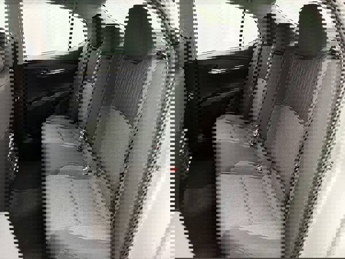 Used 2025 Toyota Camry LE image 28