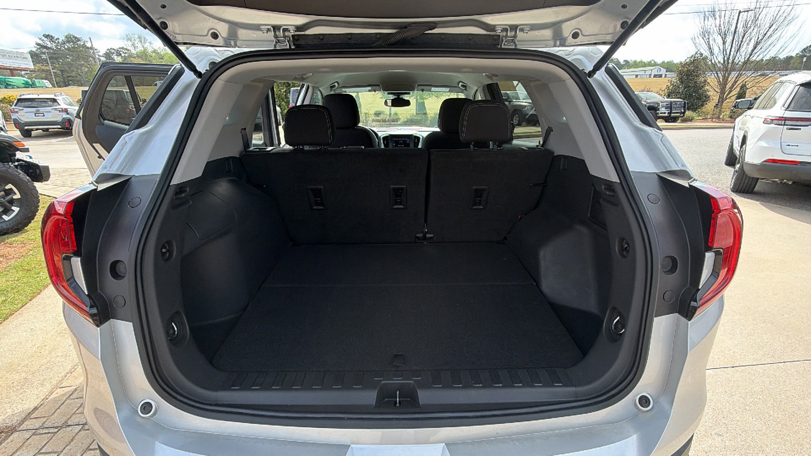 Used 2022 GMC Terrain SLE FWD image 13