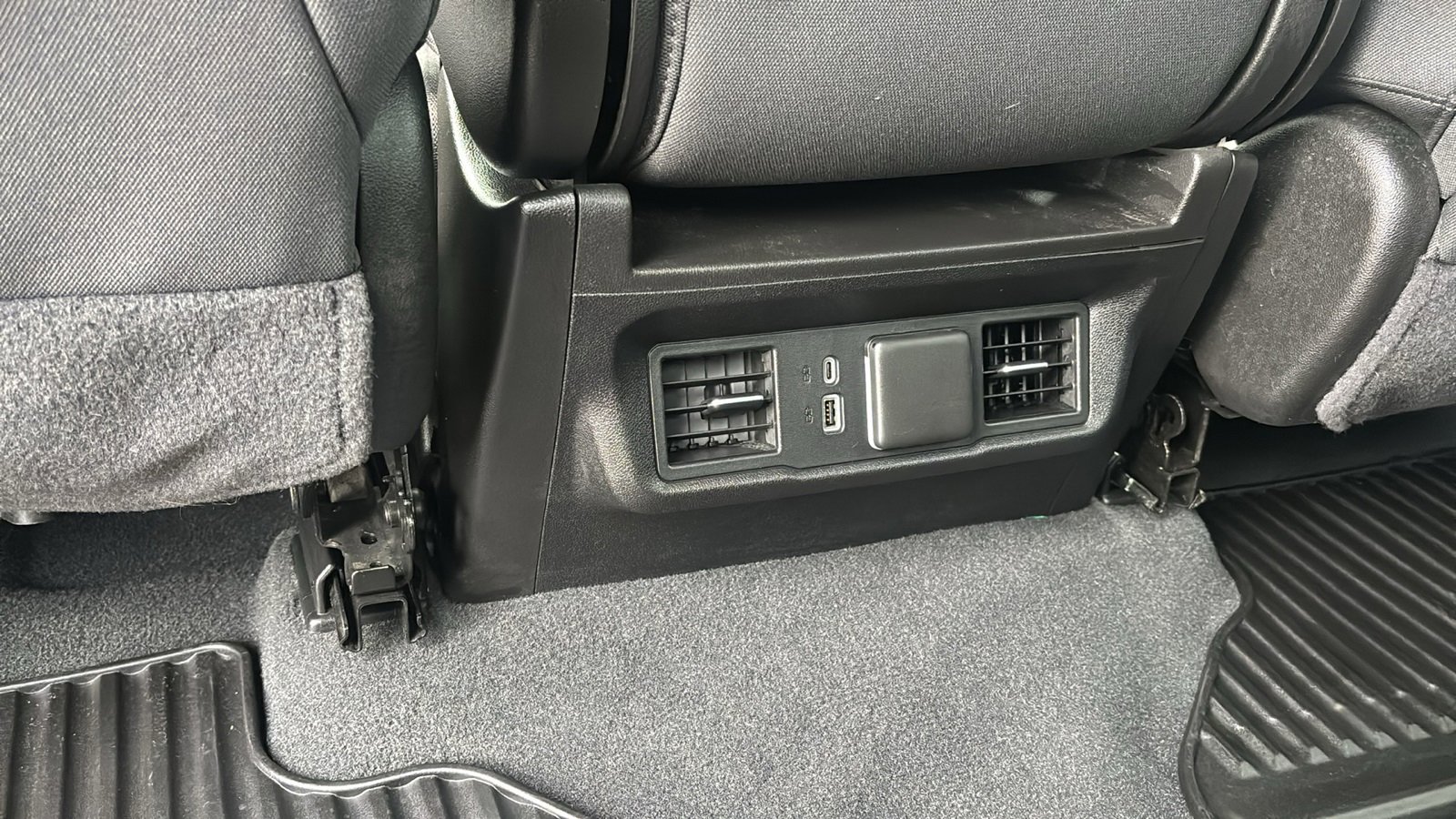 Used 2024 GMC Sierra 3500 SLE w/ SLE Convenience Package image 27