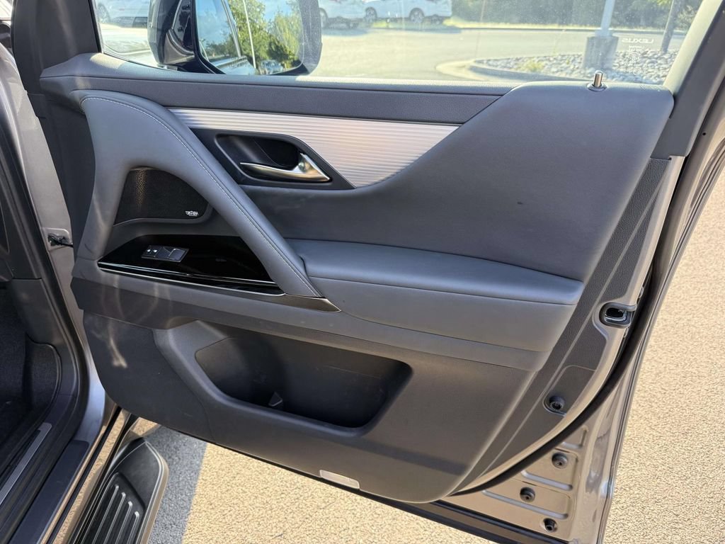 Used 2023 Lexus LX 600 F Sport w/ Accessory Package (Z1) AWD/4WD image 17