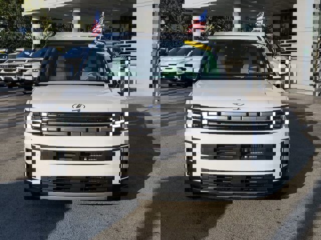 Used 2025 Hyundai Santa Fe SEL image 2