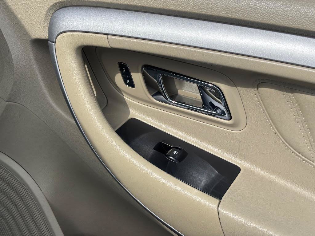 Used 2018 Ford Taurus SE FWD image 27