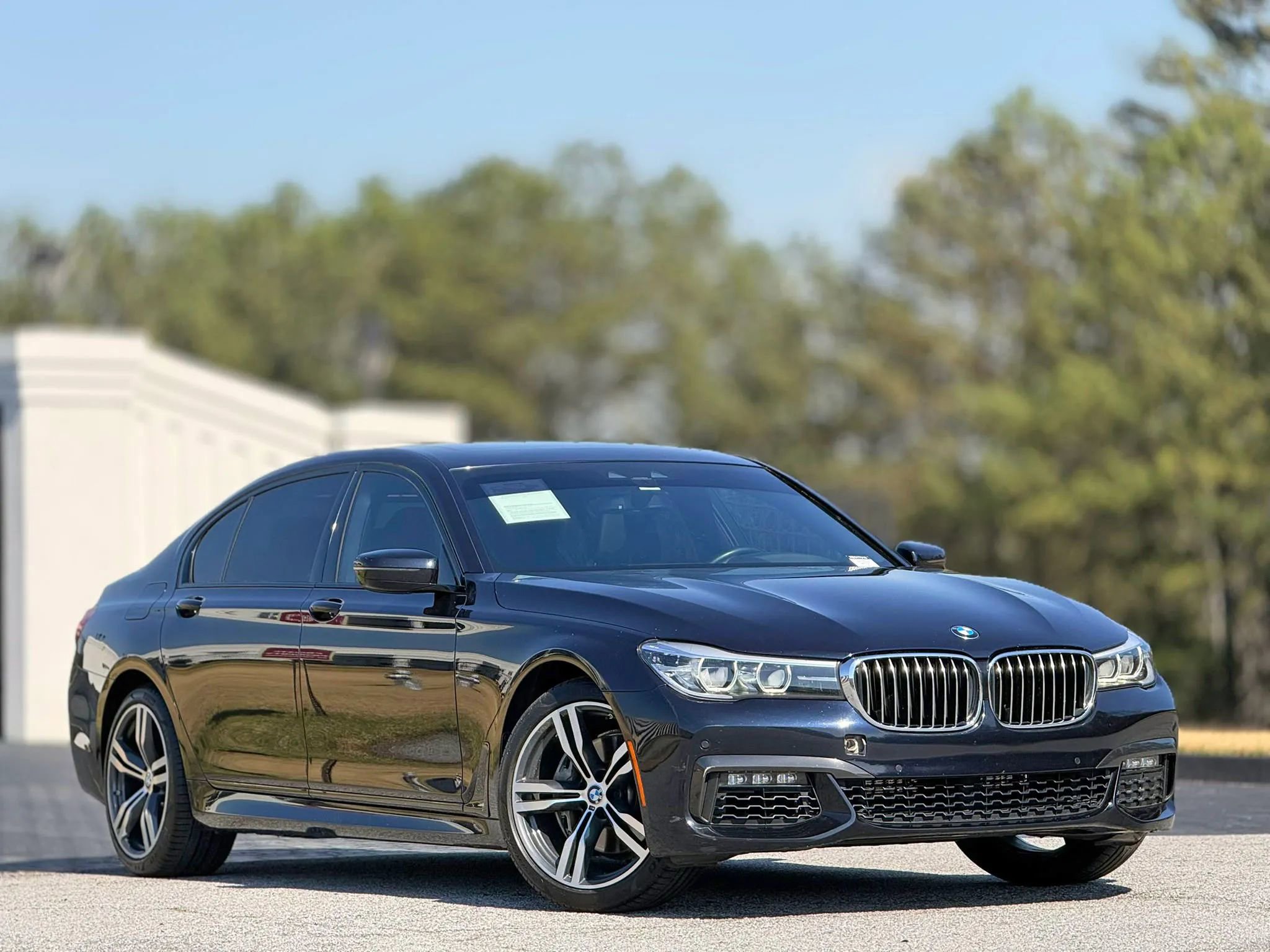 Used 2019 BMW 740i w/ Executive Package RWD image 5