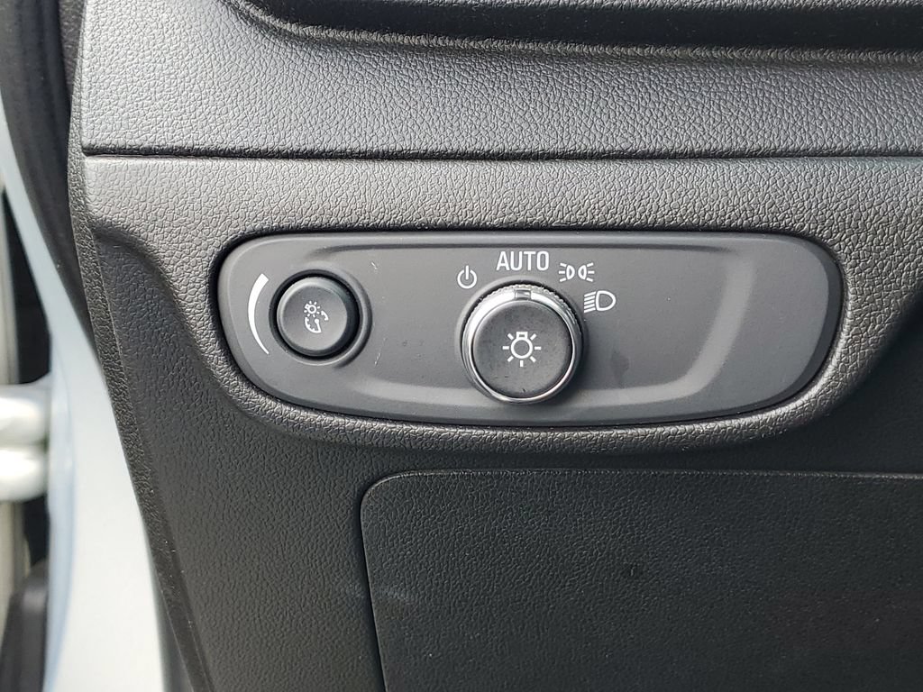 Used 2023 Chevrolet Bolt LT FWD image 8