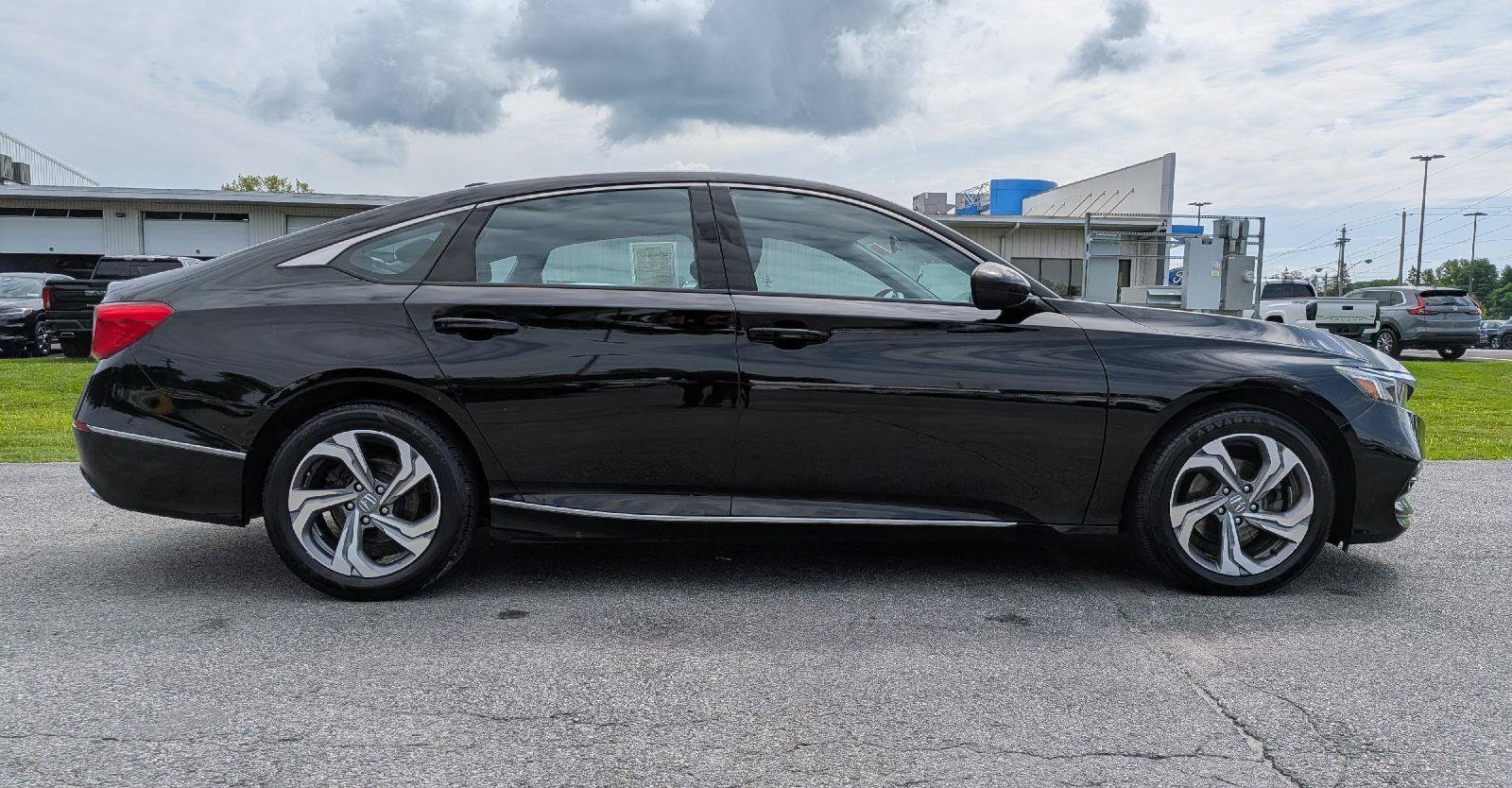 Used 2018 Honda Accord EX image 5