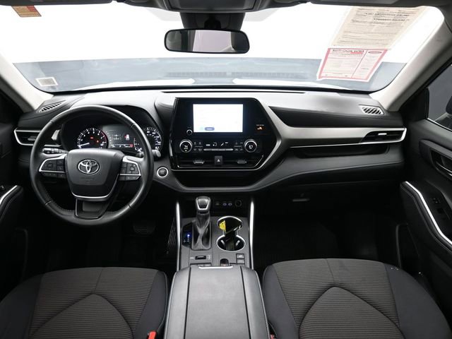 Used 2024 Toyota Highlander LE image 28