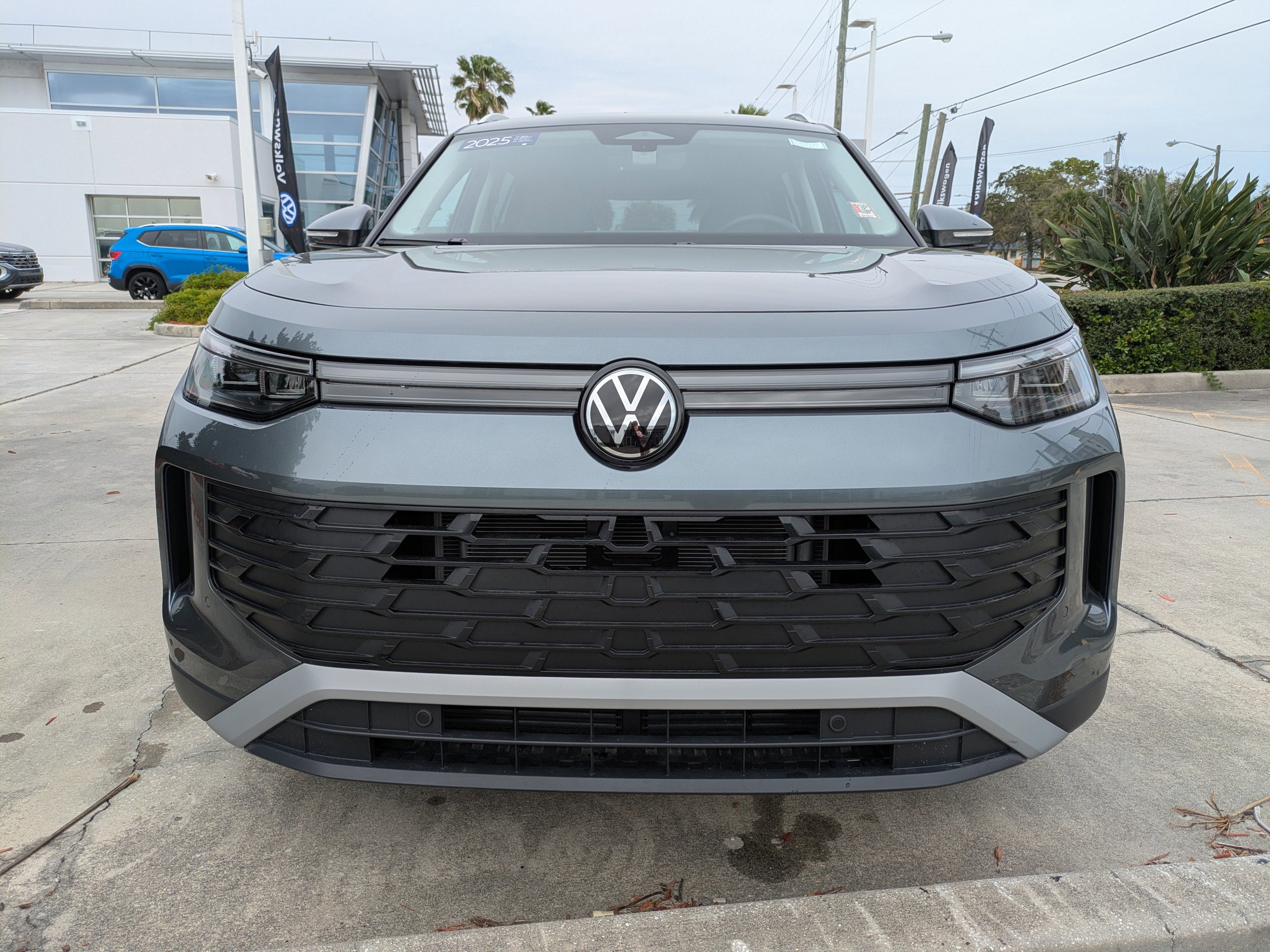 Used 2025 Volkswagen Tiguan SE FWD image 9