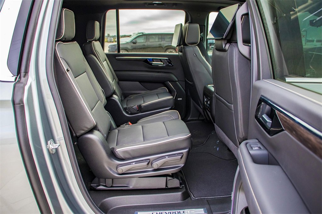 New 2026 Chevrolet Suburban Premier image 17
