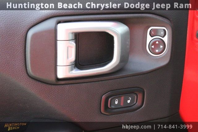 Used 2024 Jeep Wrangler Sahara image 13