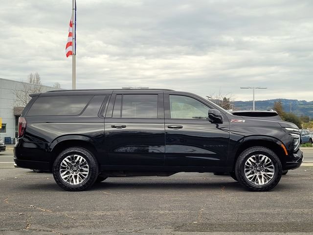 Used 2025 Chevrolet Suburban Z71 image 5