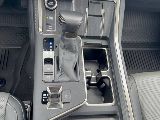 Used 2025 Lexus GX 550 w/ Accessory Package (2T) AWD/4WD image 23