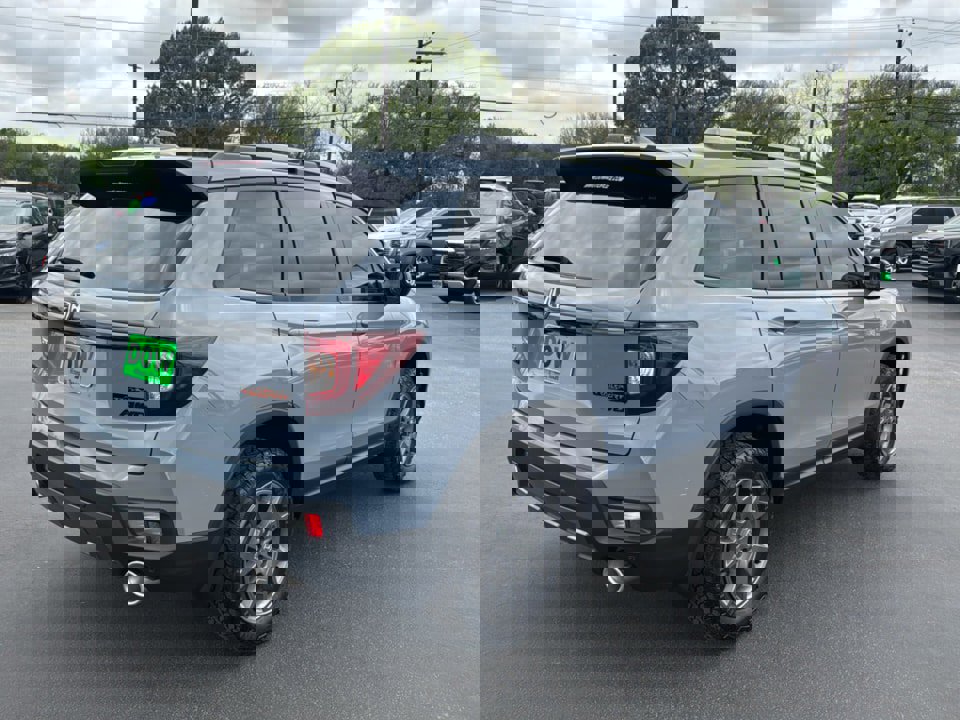 Used 2024 Honda Passport TrailSport image 3