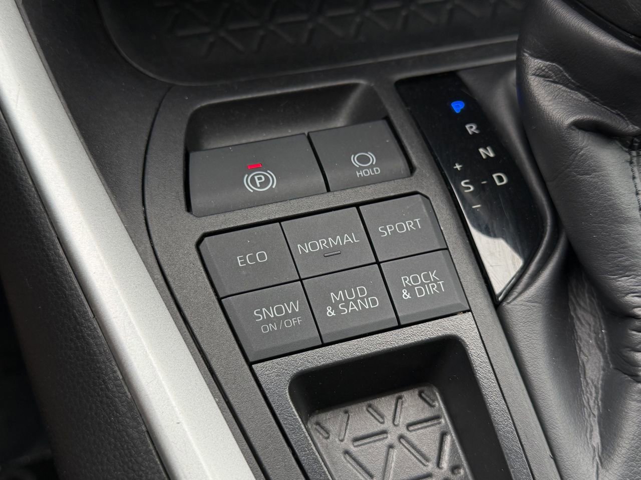 Used 2024 Toyota RAV4 LE image 23