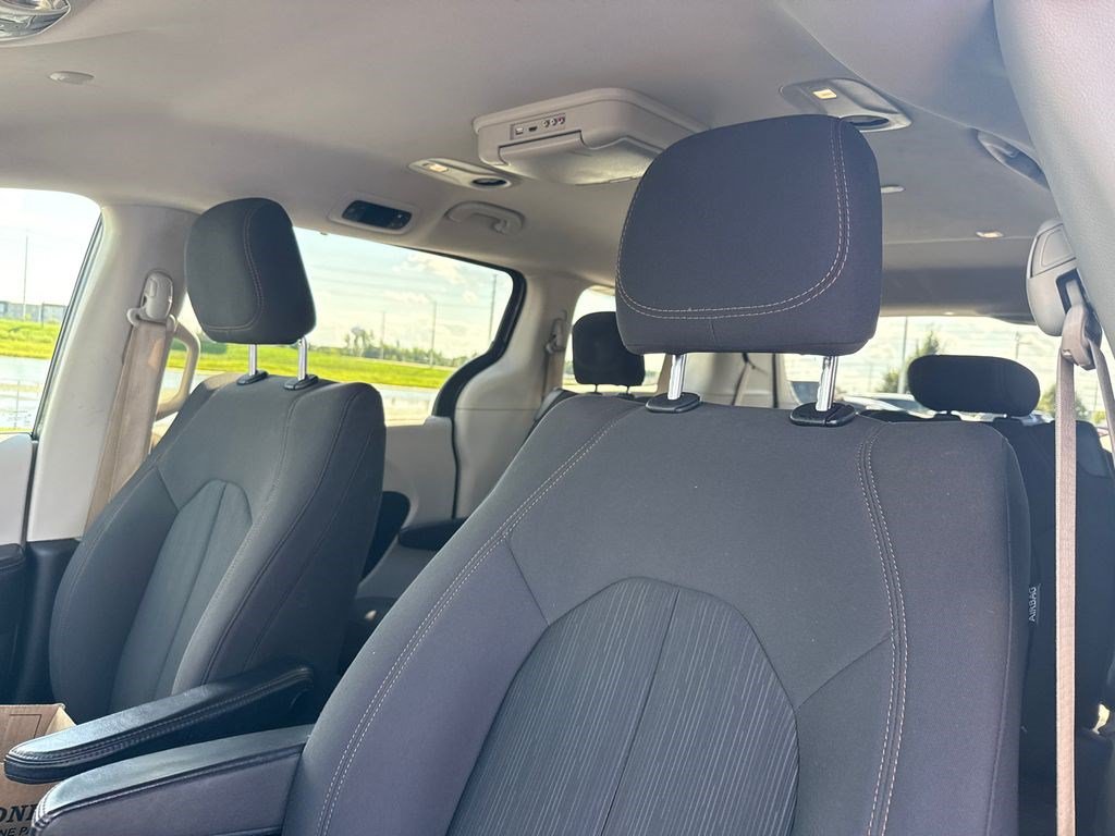 Used 2019 Chrysler Pacifica Touring Plus w/ Tire & Wheel Group FWD image 21