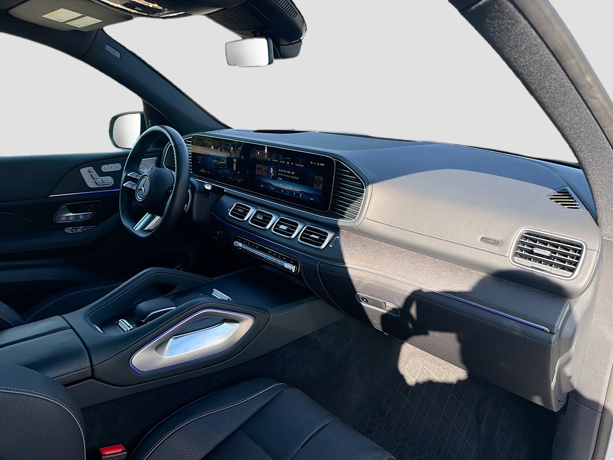 Used 2025 Mercedes-Benz GLS 580 4MATIC image 15