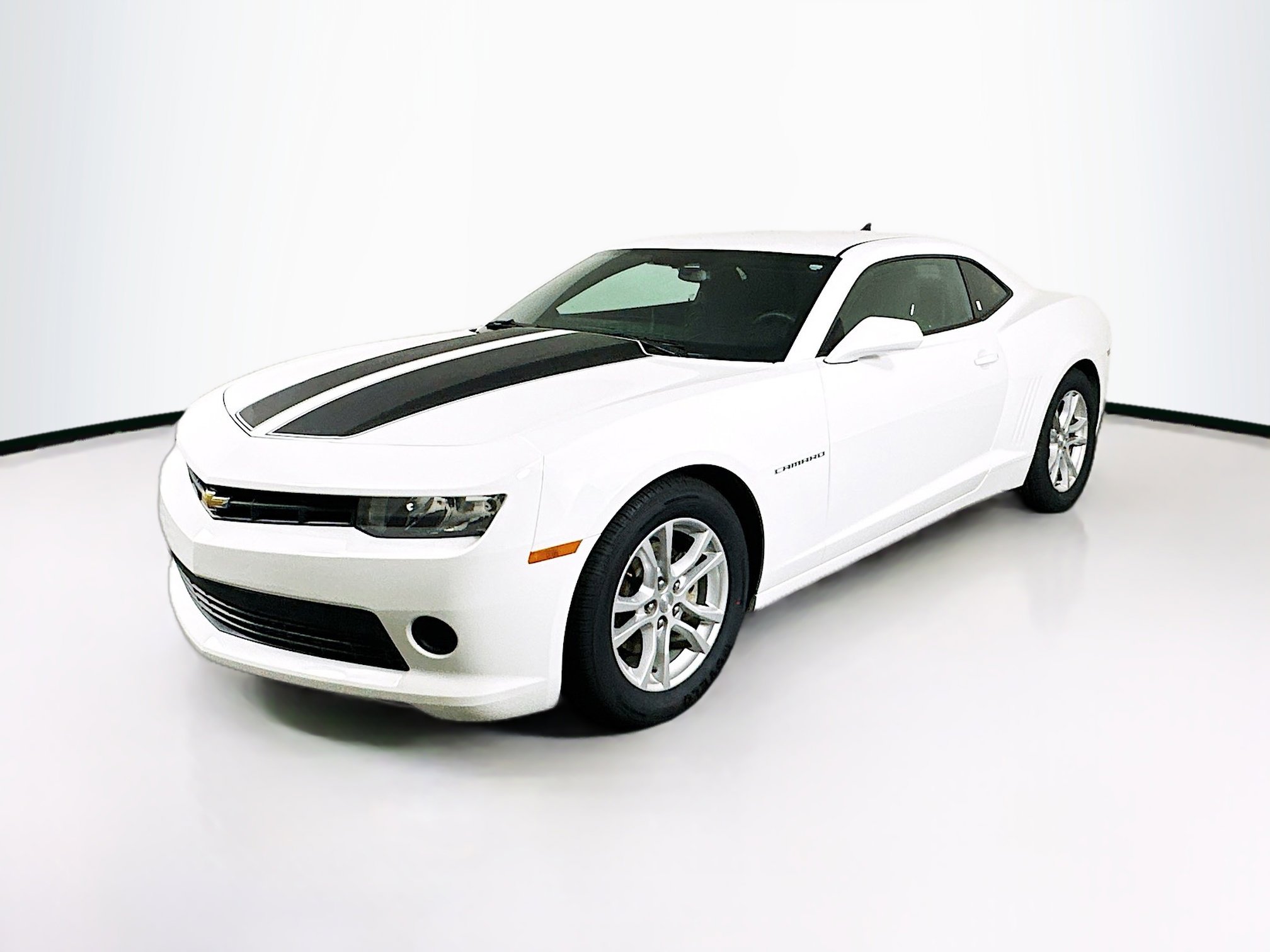 Used 2015 Chevrolet Camaro LS RWD image 3